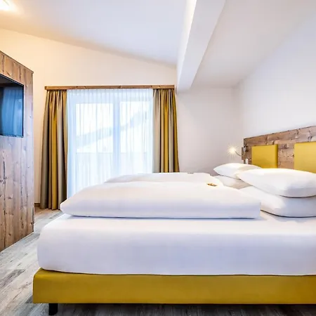 ホテル Der Alpenblick 3*